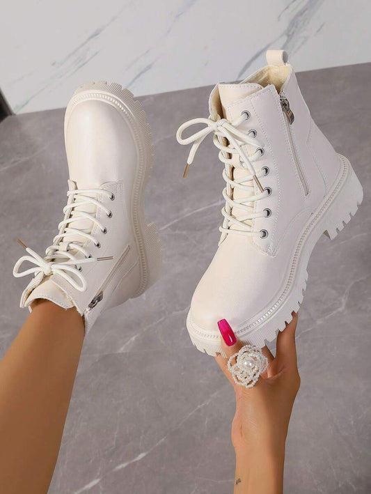 Hvite Ankelstøvler i Skinn – Flatsåle